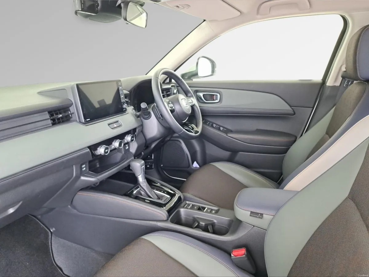 Honda Vezel HYBRID X HUNT PACKAGE - Image 4