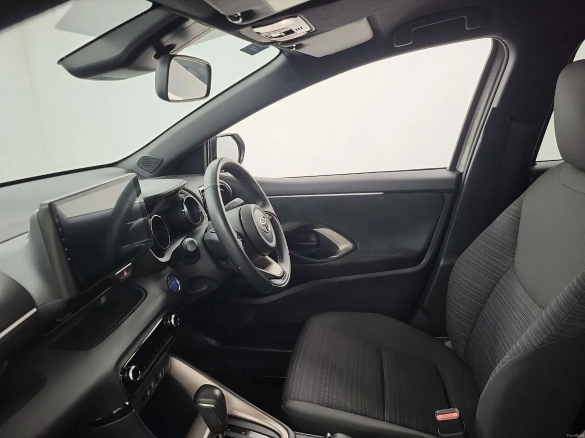 Toyota Yaris Hybrid Tope spec Z Edition - Image 4
