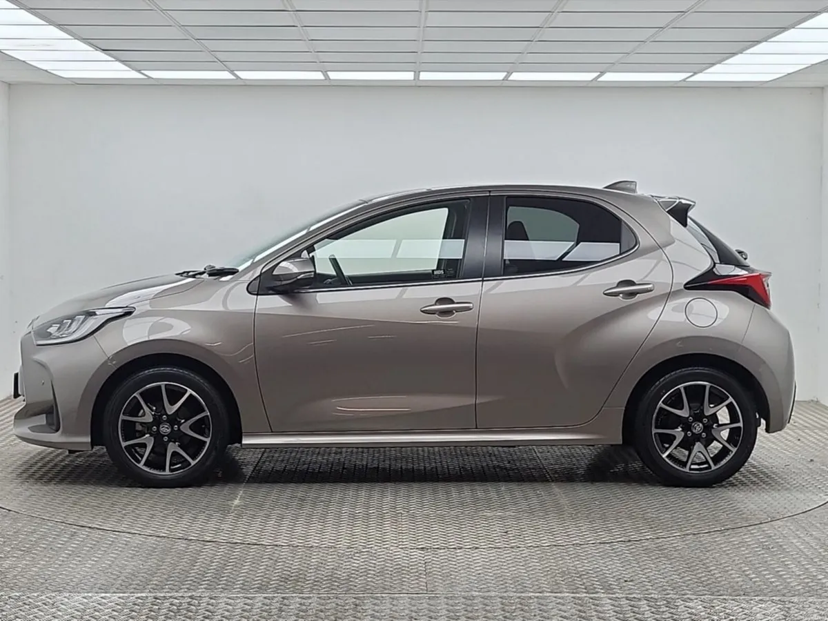 Toyota Yaris Hybrid Tope spec Z Edition - Image 5