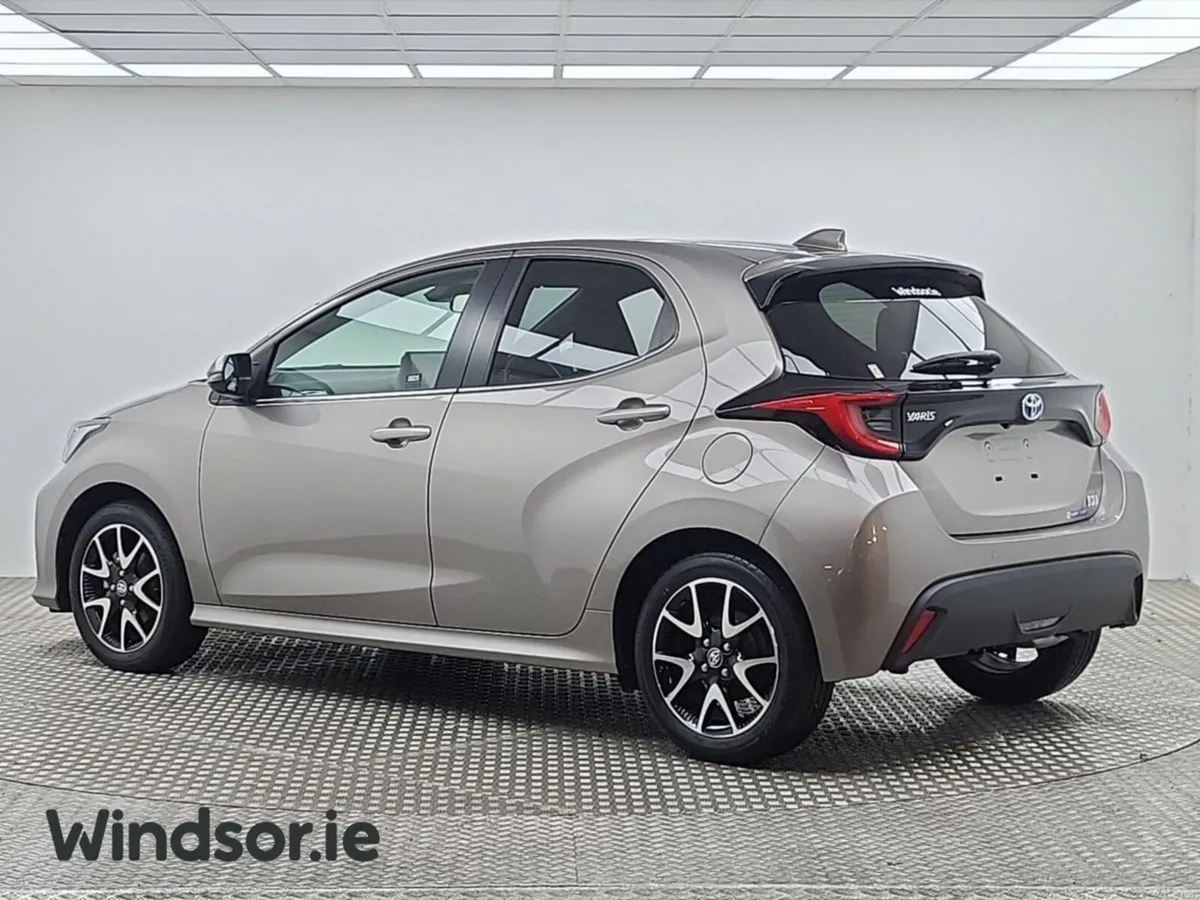 Toyota Yaris Hybrid Tope spec Z Edition - Image 2