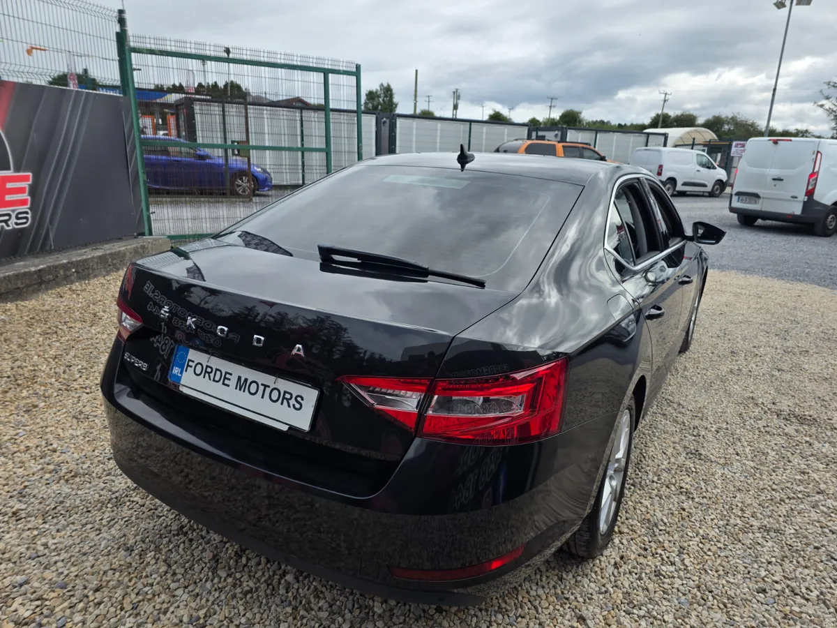 Skoda Superb 2021 - Image 4