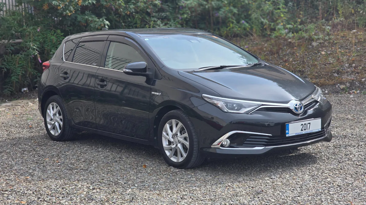 2017 Toyota Auris Hybrid - Image 1