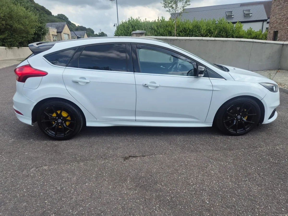 FORD FOCUS TITANIUM 1.6 DIESEL low milage - Image 3
