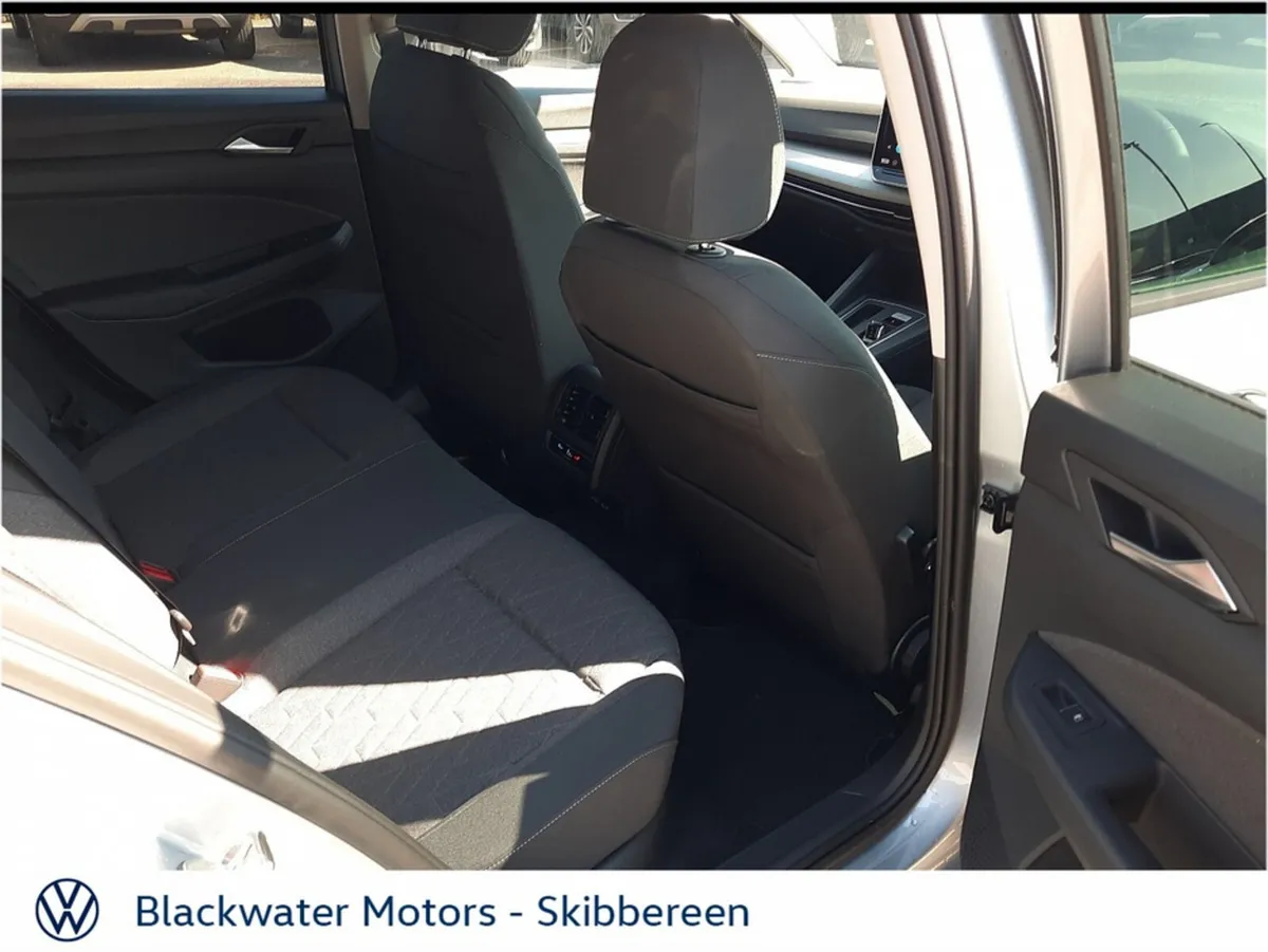 Volkswagen Golf 1.5 TSI 150HP EDITION 75 PHEV - Image 6