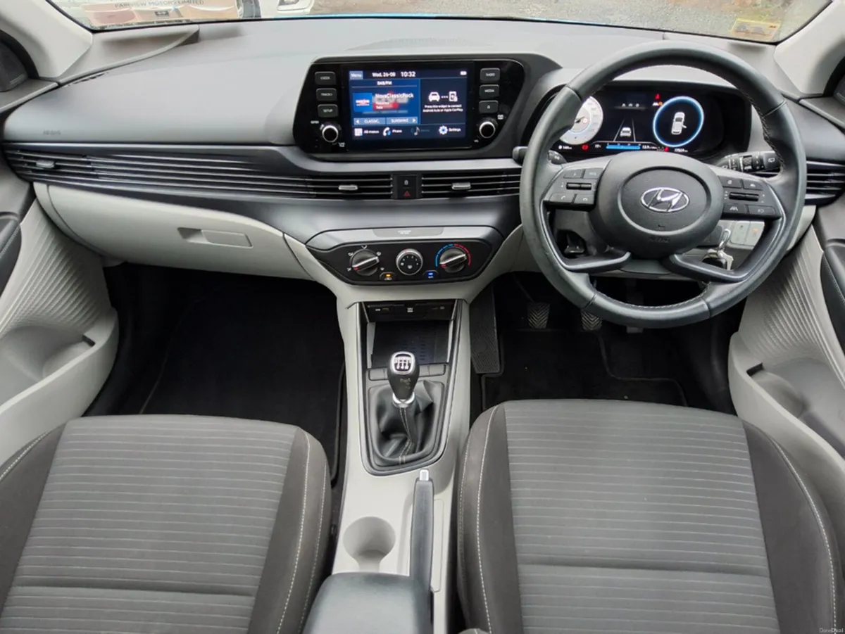 Hyundai i20 DELUXE PLUS - Two Tone - 1 Owner - Low - Image 5