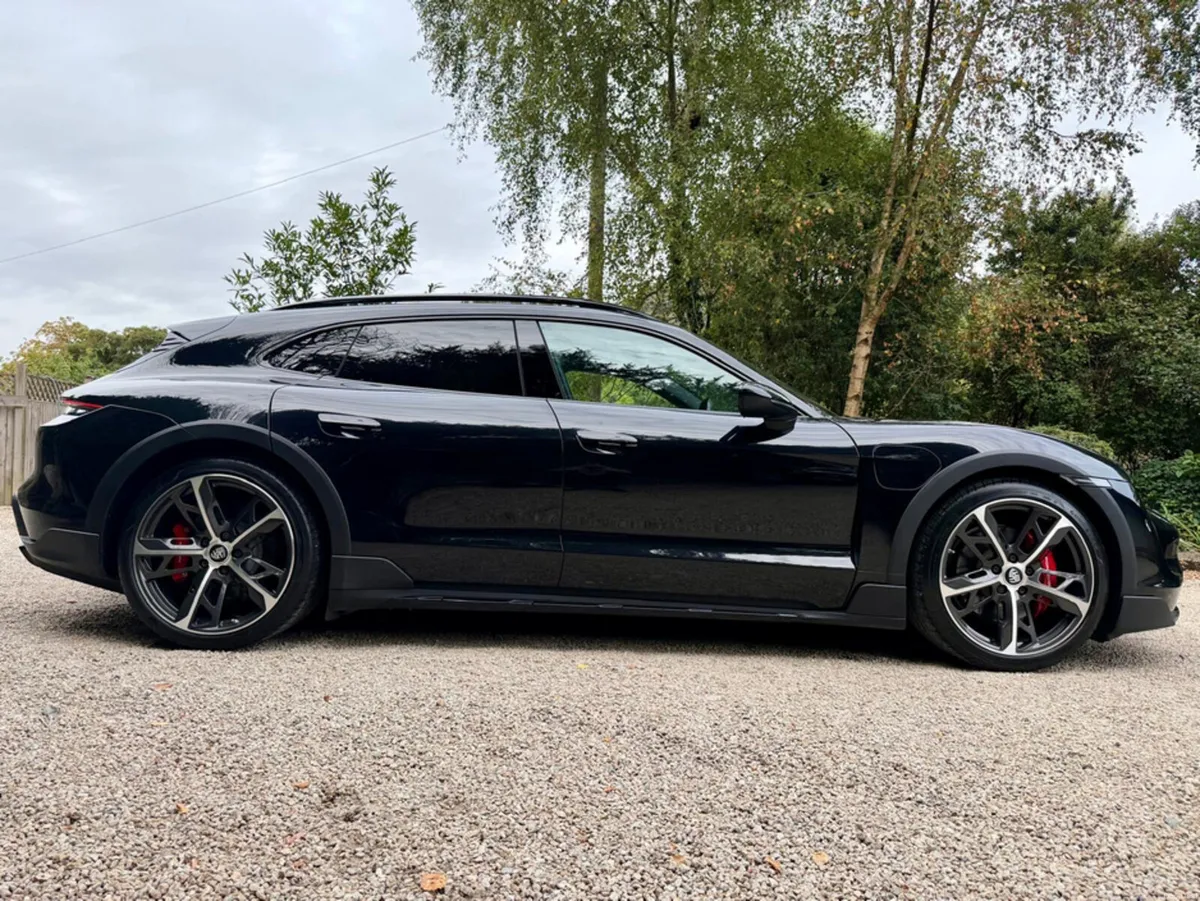 Porsche Taycan 4S CROSS TURISMO *562 bhp Performan - Image 3