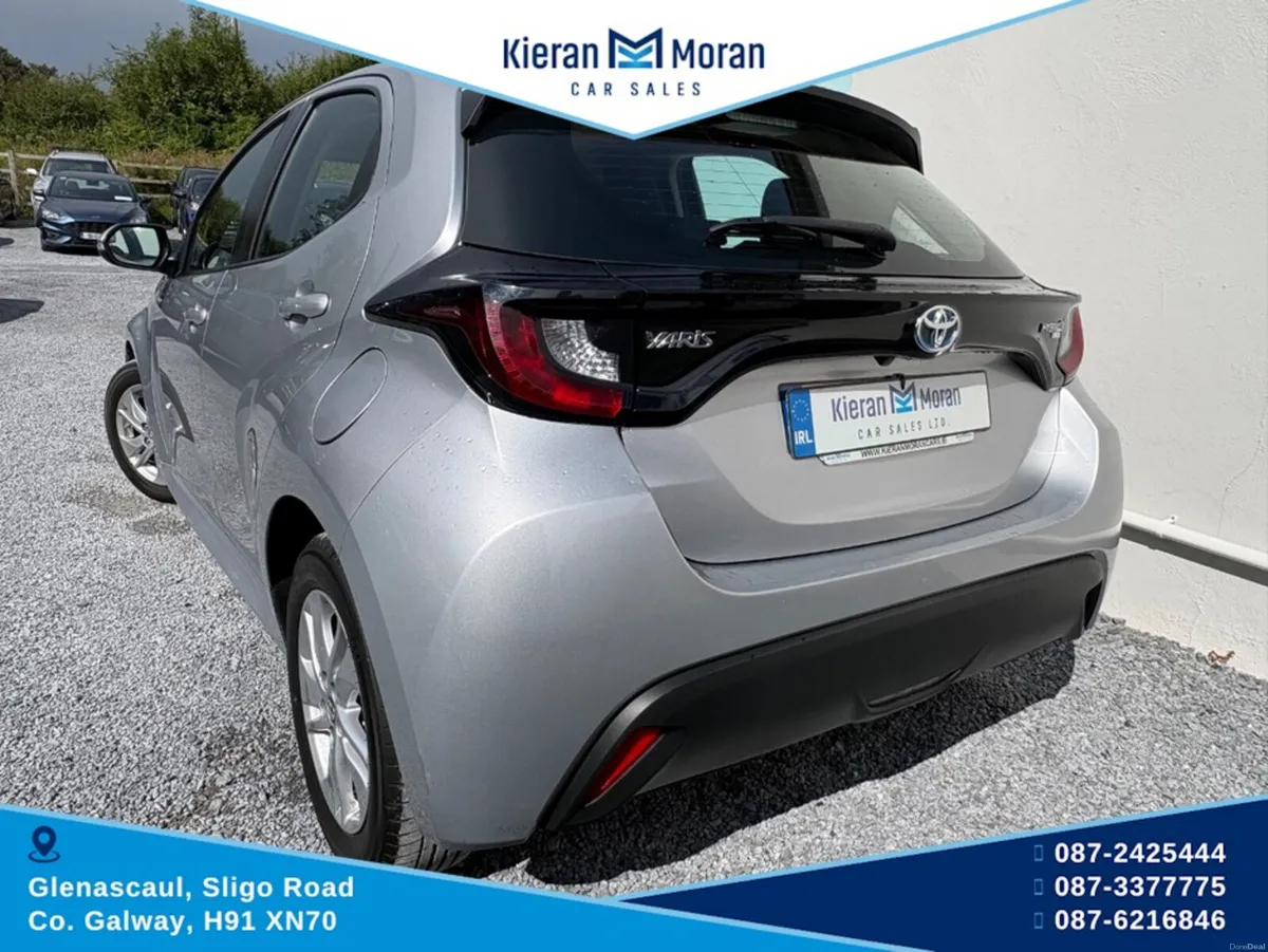 Toyota Yaris HYBRID LUNA AUTO 4DR - Image 5