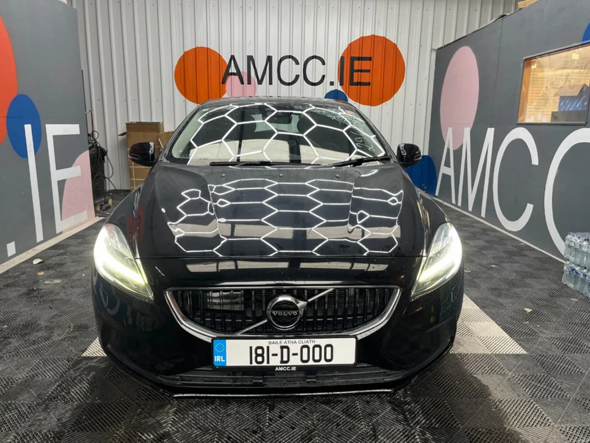Volvo V40 2018 VOLVO V40 D4 MOMENTUM 2.0 AUTOMATIC - Image 2