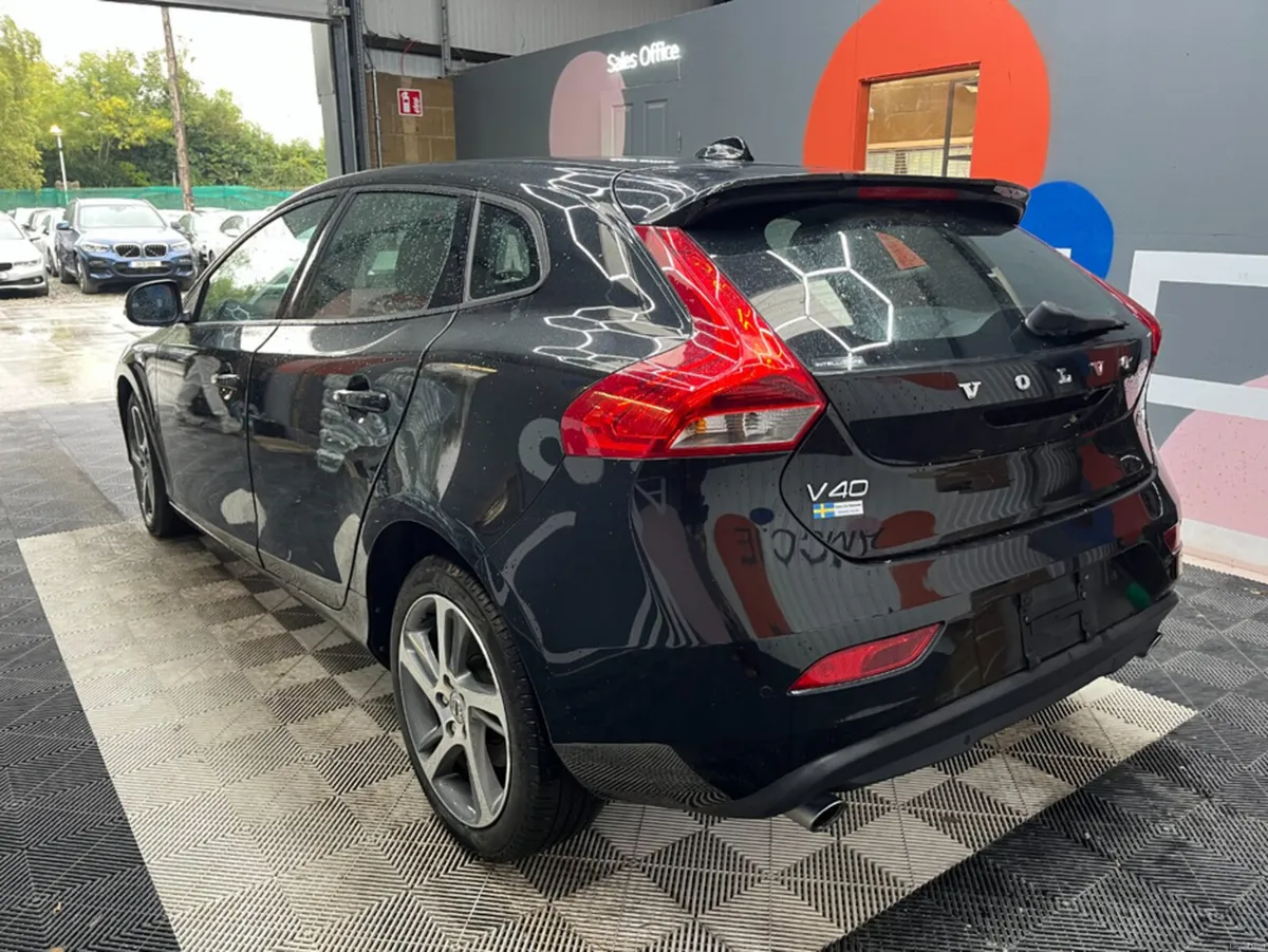 Volvo V40 2018 VOLVO V40 D4 MOMENTUM 2.0 AUTOMATIC - Image 5