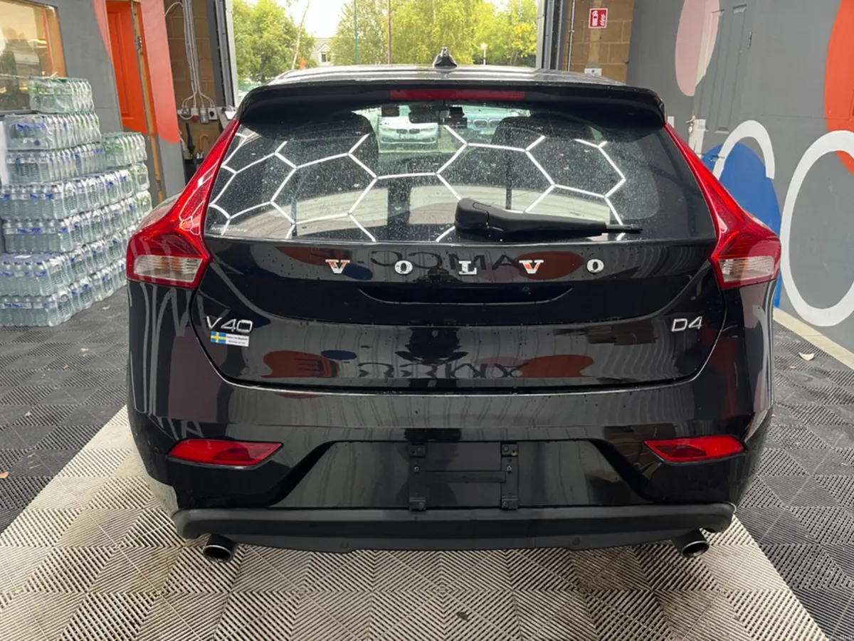 Volvo V40 2018 VOLVO V40 D4 MOMENTUM 2.0 AUTOMATIC - Image 4