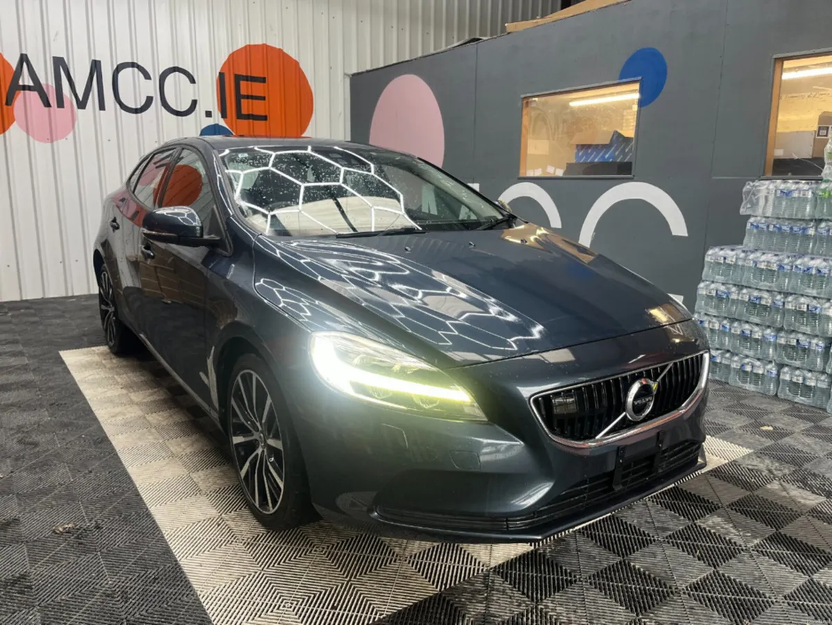 Volvo V40 2018 VOLVO V40 D4 DYNAMIC EDITION 2.0 AU - Image 1