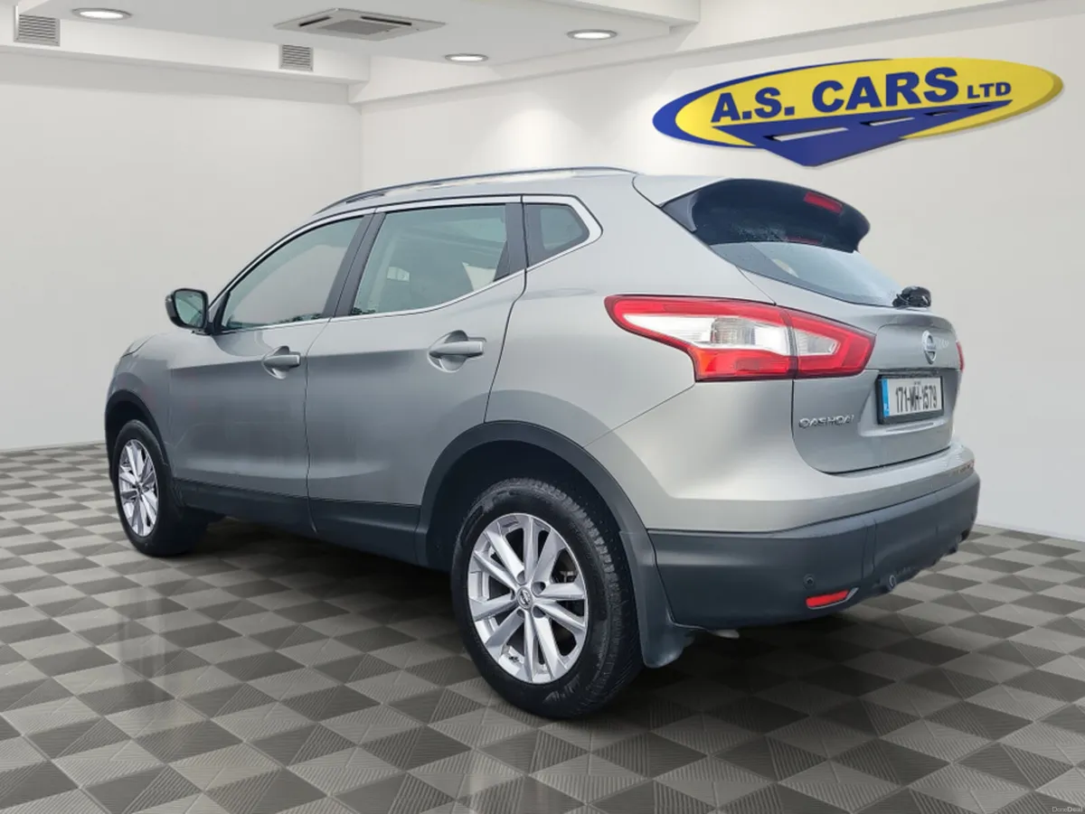 Nissan Qashqai 1.5 SV ** PANORAMIC ROOF ** LOW MIL - Image 5