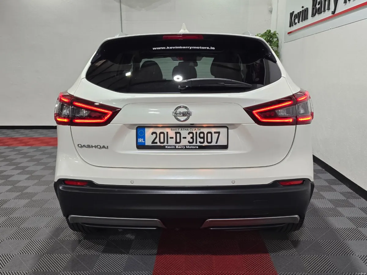 Nissan Qashqai 1.5 DCI TEKNA (PAN ROOF) 115BHP 6 S - Image 3