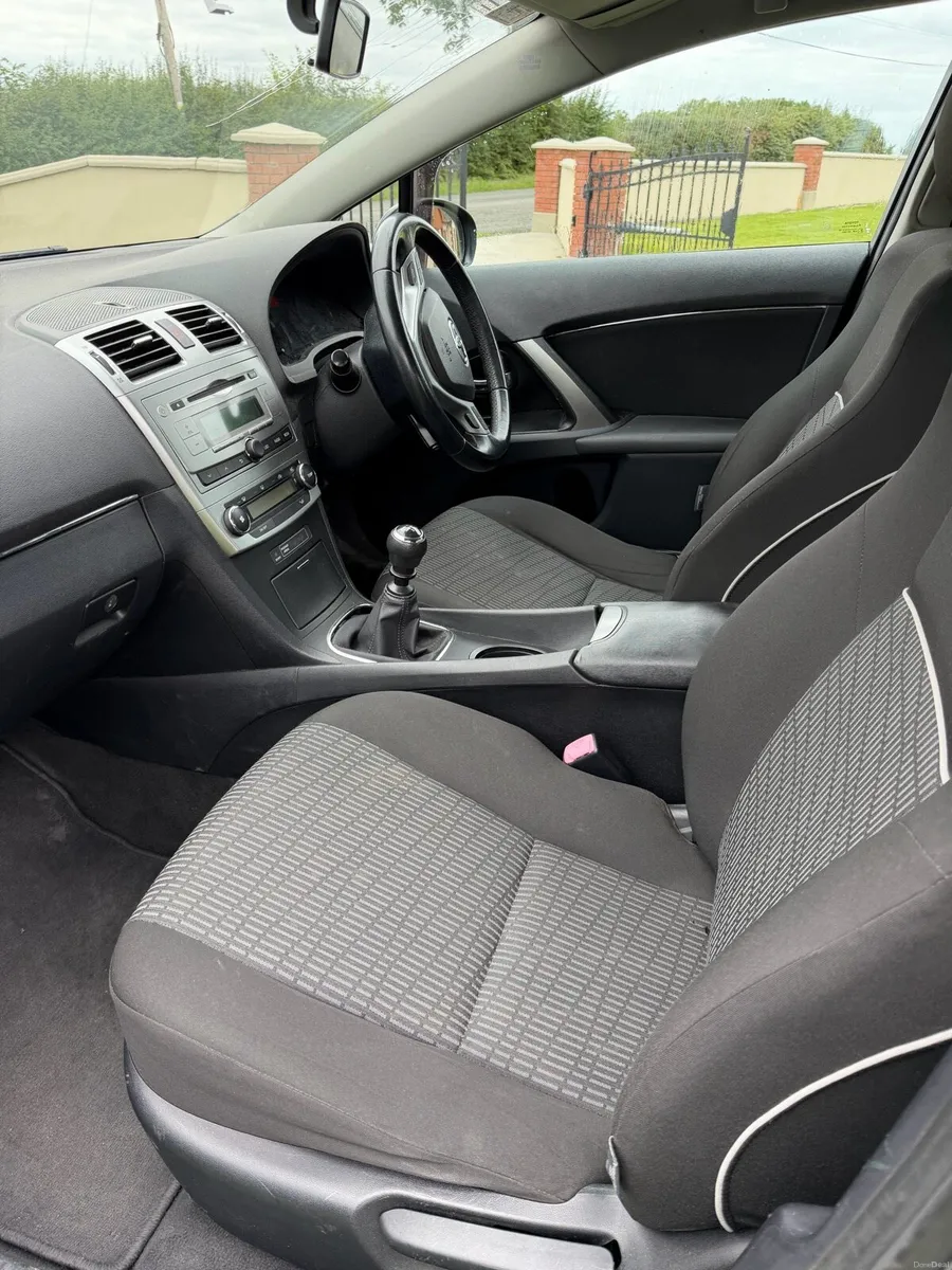 Toyota Avensis 2012 2.0 diesel - Image 4