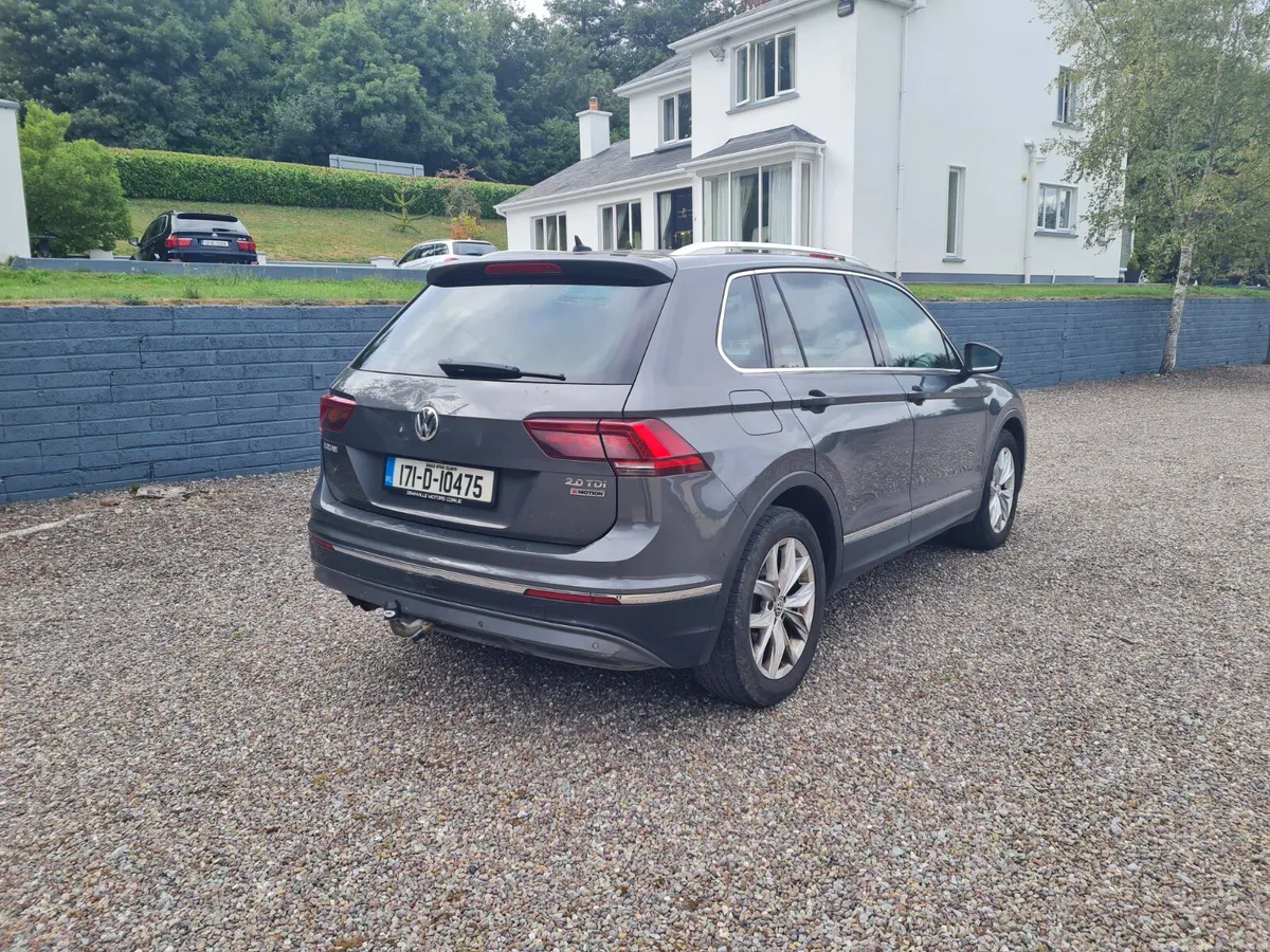 Volkswagen Tiguan 2017 4 wheel drive - Image 5