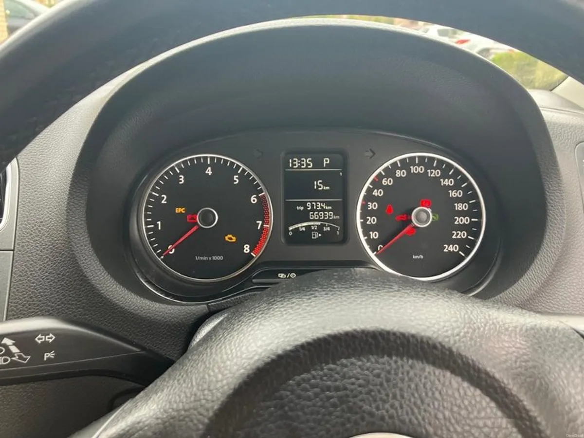 2014 Volkswagen Polo - Image 3