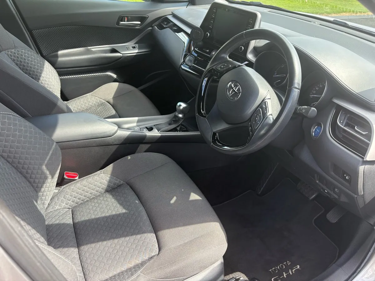 Toyota C-HR Hybrid Luna 1.8 - Image 5