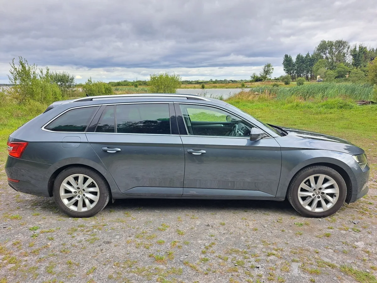 Skoda Superb 2019 - Image 2