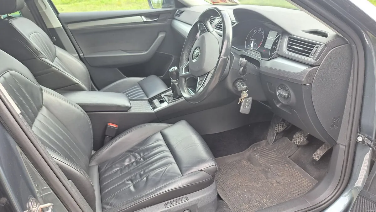 Skoda Superb 2019 - Image 6