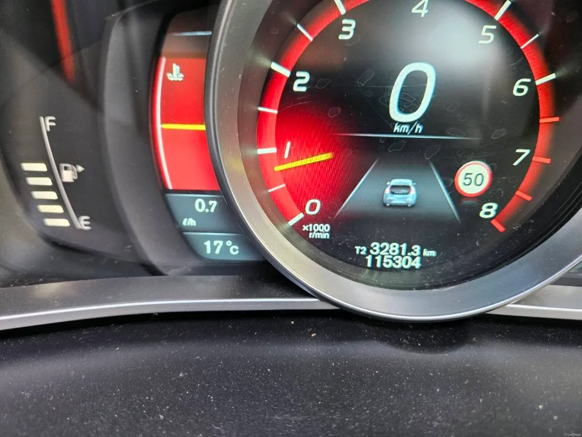Volvo V40 1.6 petrol 
YEAR 2013
Automatic Gearbox - Image 4