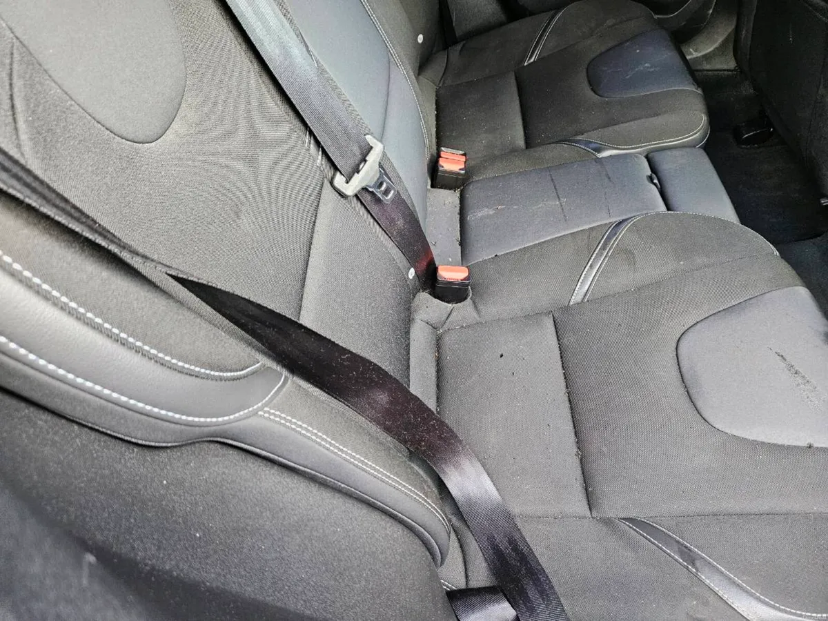 Volvo V40 1.6 petrol 
YEAR 2013
Automatic Gearbox - Image 6