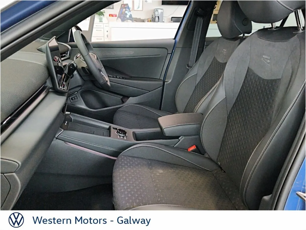 Volkswagen T-Roc **Save €1000's vs New** R-LINE 1. - Image 4