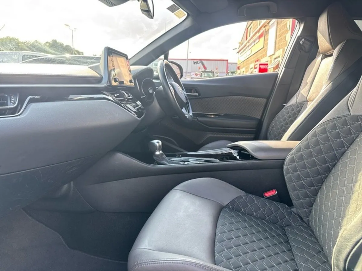 Toyota C-HR C-HR 1.8 HYBRID SOL - Image 6