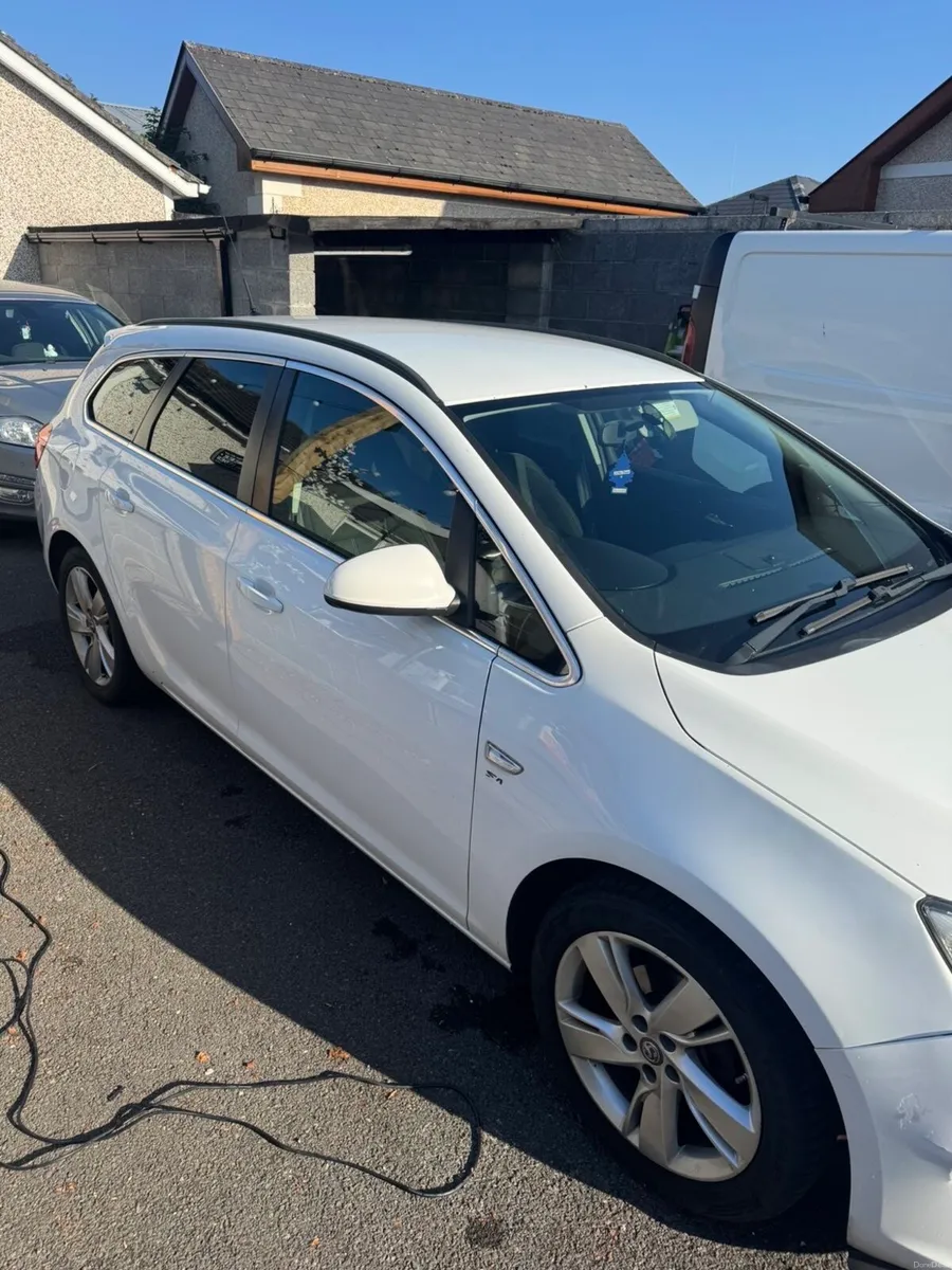 Vauxhall Astra Estate NEW MOT - Image 1