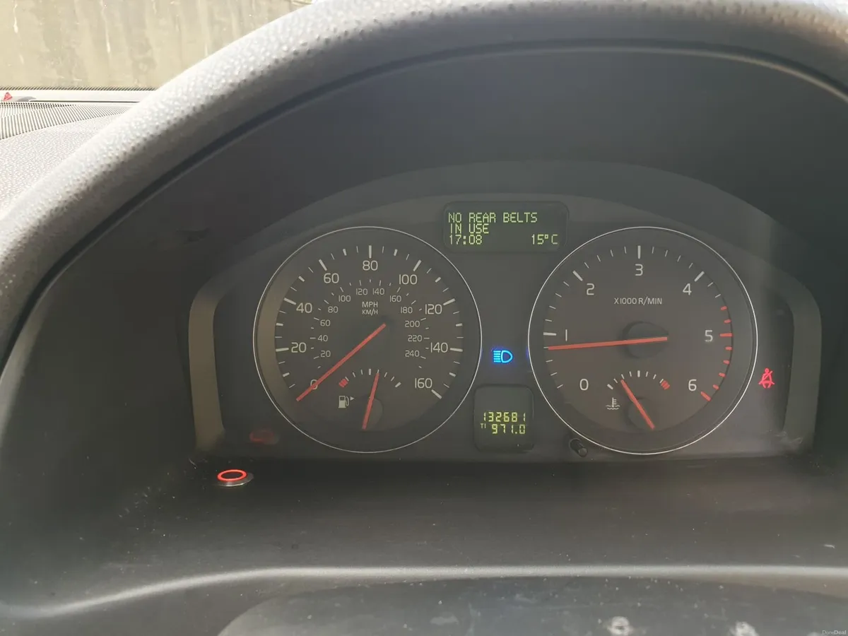 Volvo V50 2010 - Image 2