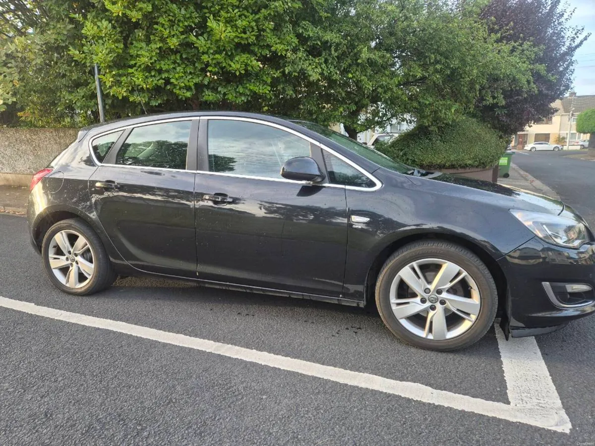 2012 Vauxhall Astra Automatic €2850 - Image 1