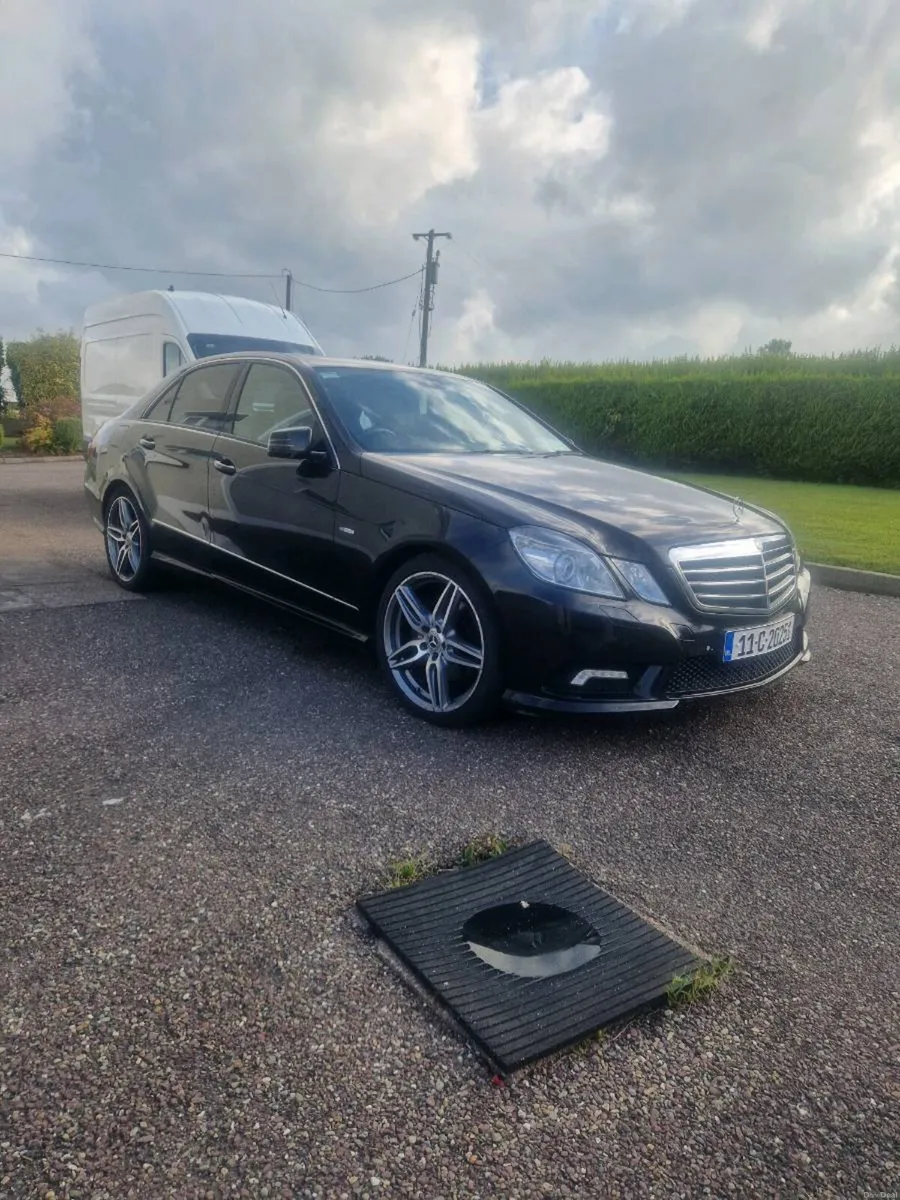 Mercedes E350 2011 - Image 1