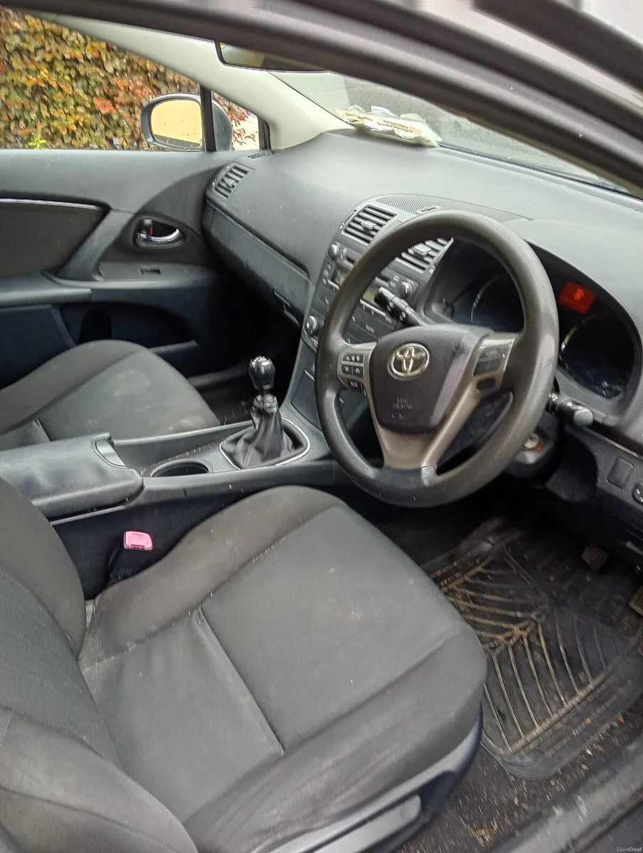 Toyota Avenices Two liter turbo diesel - Image 3