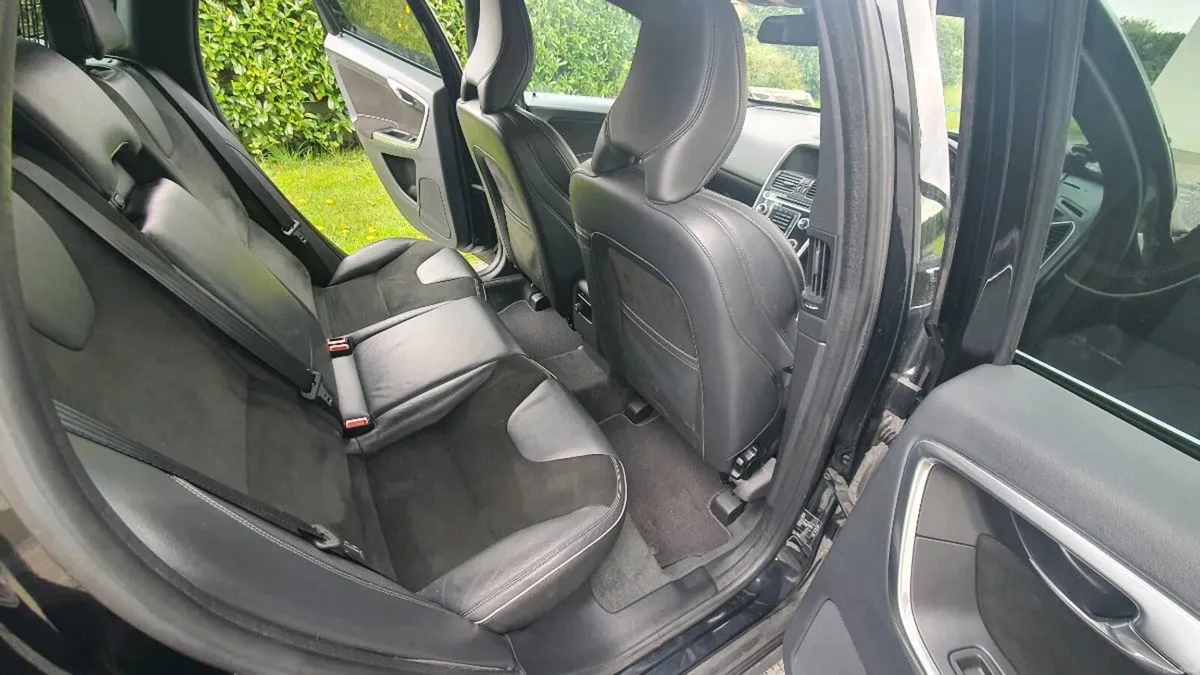 Volvo XC60 D4 R-Design - Image 6