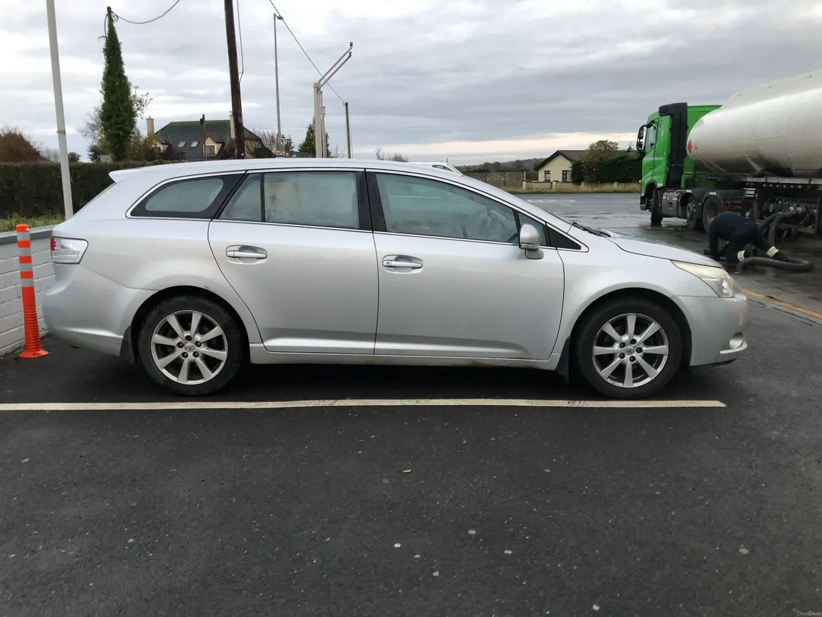Toyota Avensis 2009 - Image 4