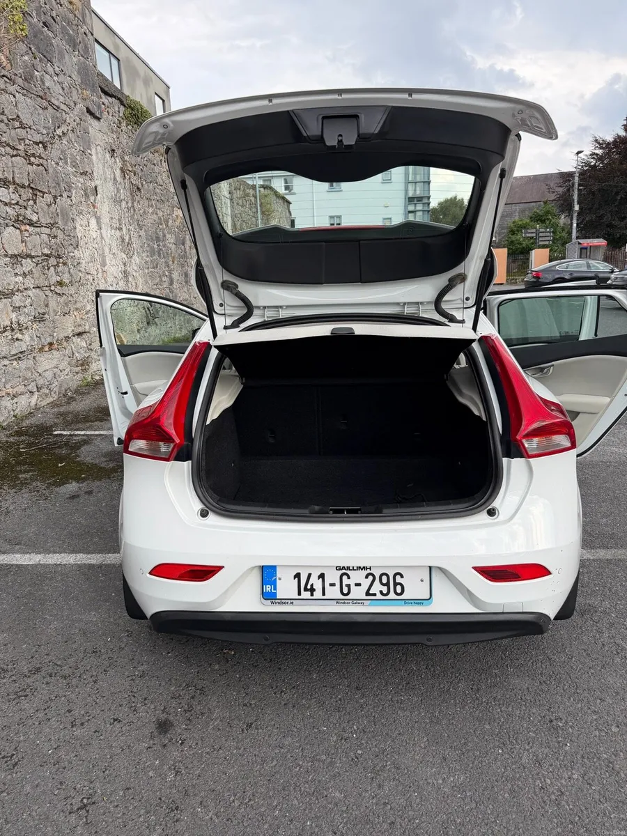 2014 Volvo V40 Automatic - Image 3