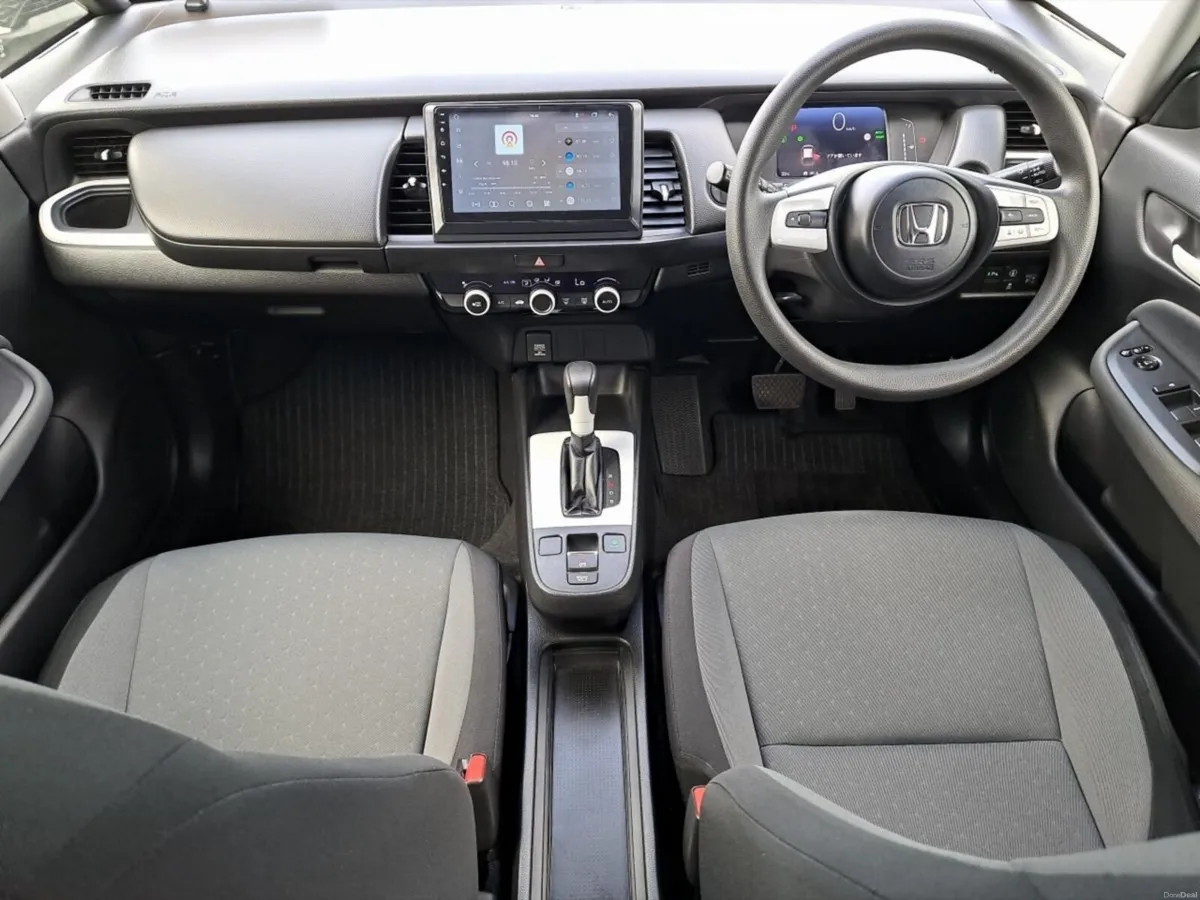 Honda Fit HYBRID AUTO - Image 3