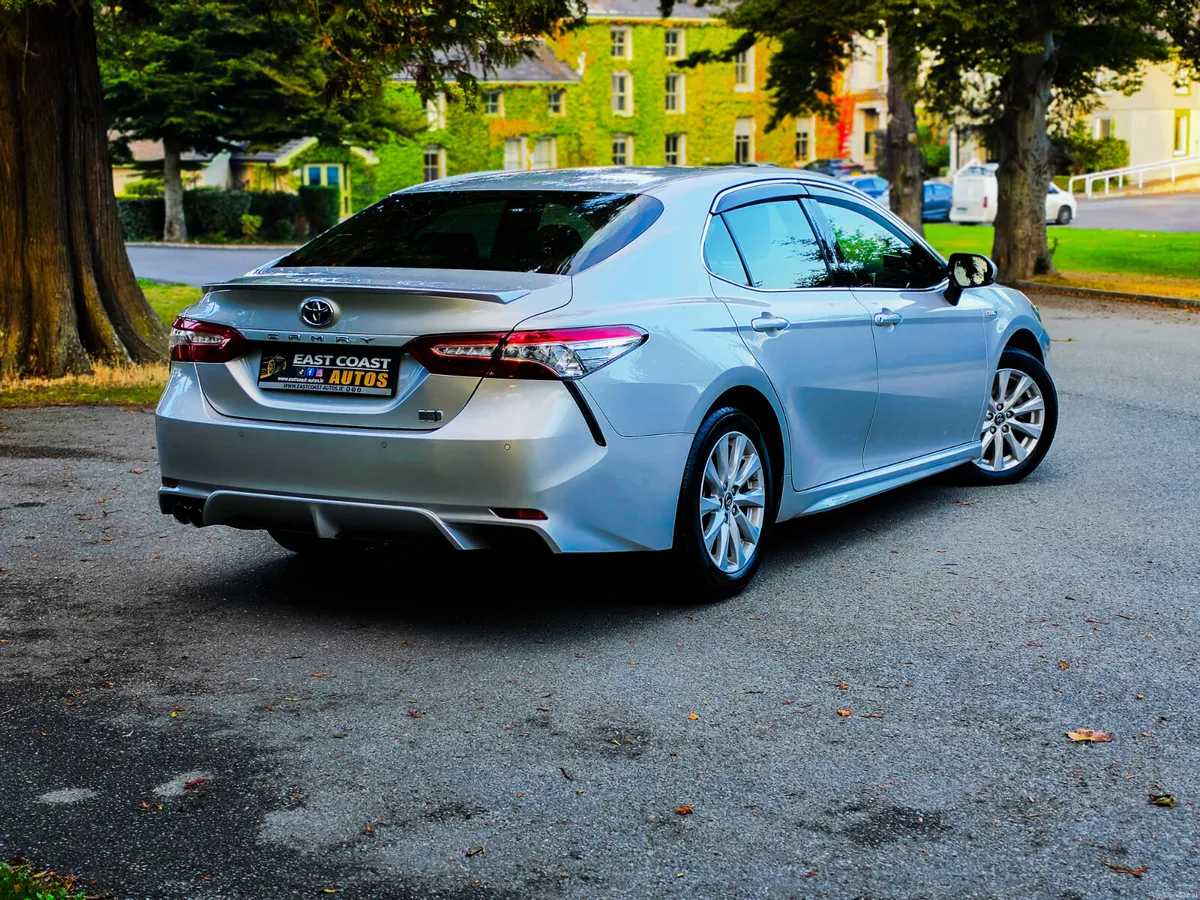 2019 Toyota Camry 2.5 Petrol Hybrid Auto F Leather - Image 2