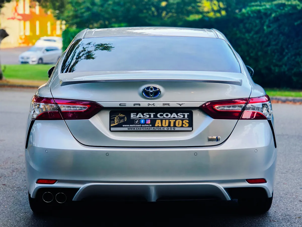 2019 Toyota Camry 2.5 Petrol Hybrid Auto F Leather - Image 4