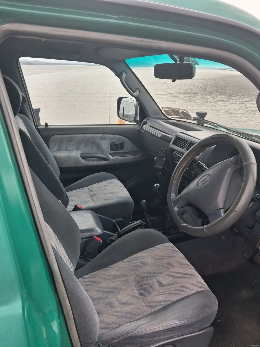 Toyota Land Cruiser 2001 - Image 6
