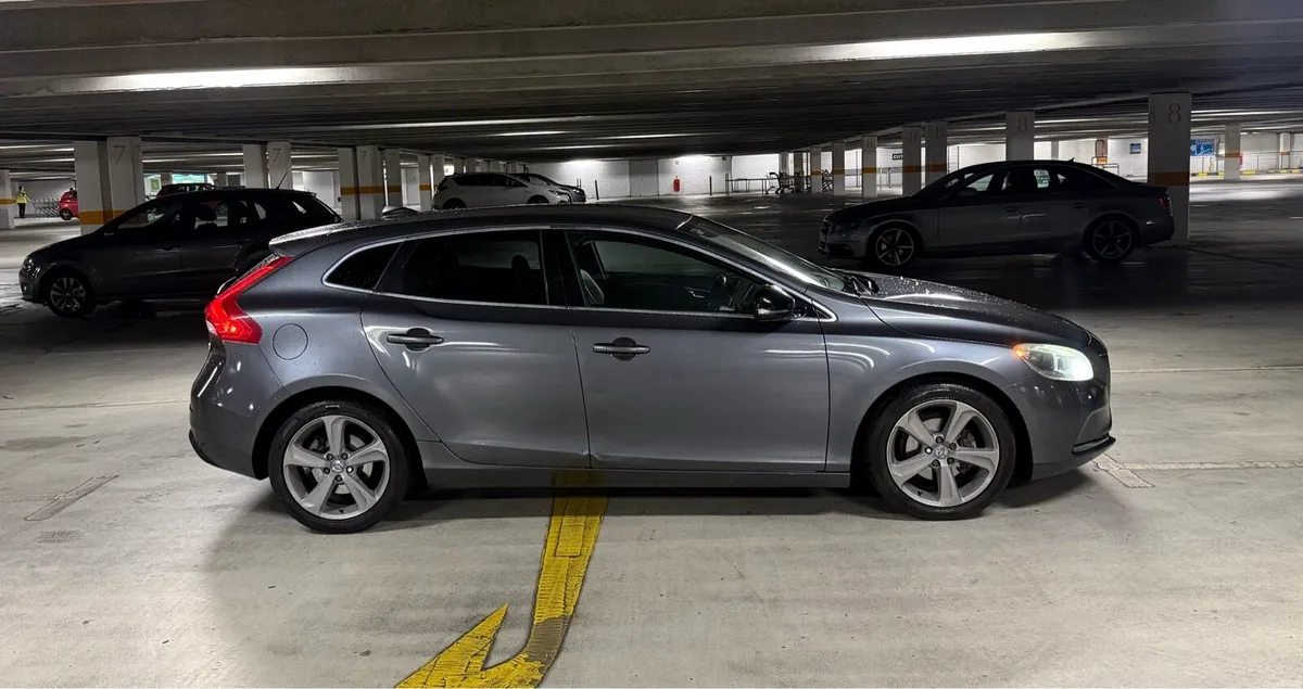 Volvo V40 D2 Lux NAV Edition Taxed & NCT’d 02/27 - Image 2