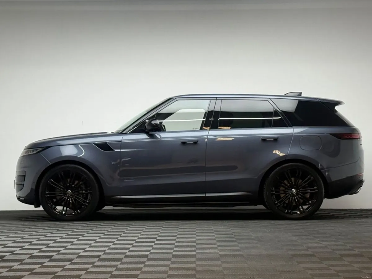 Land Rover Range Rover Sport DYN P440E *PAN ROOF* - Image 4