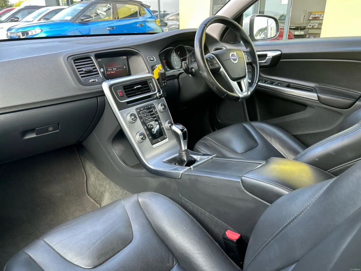 Volvo S60 D2 SE 4DR - Image 2