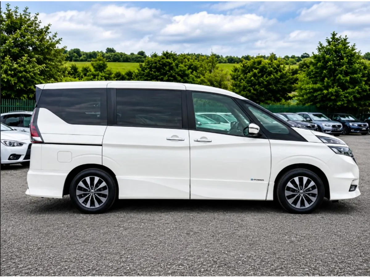 Nissan Serena 2.0 Petrol Hybrid Automatic Low mile - Image 5