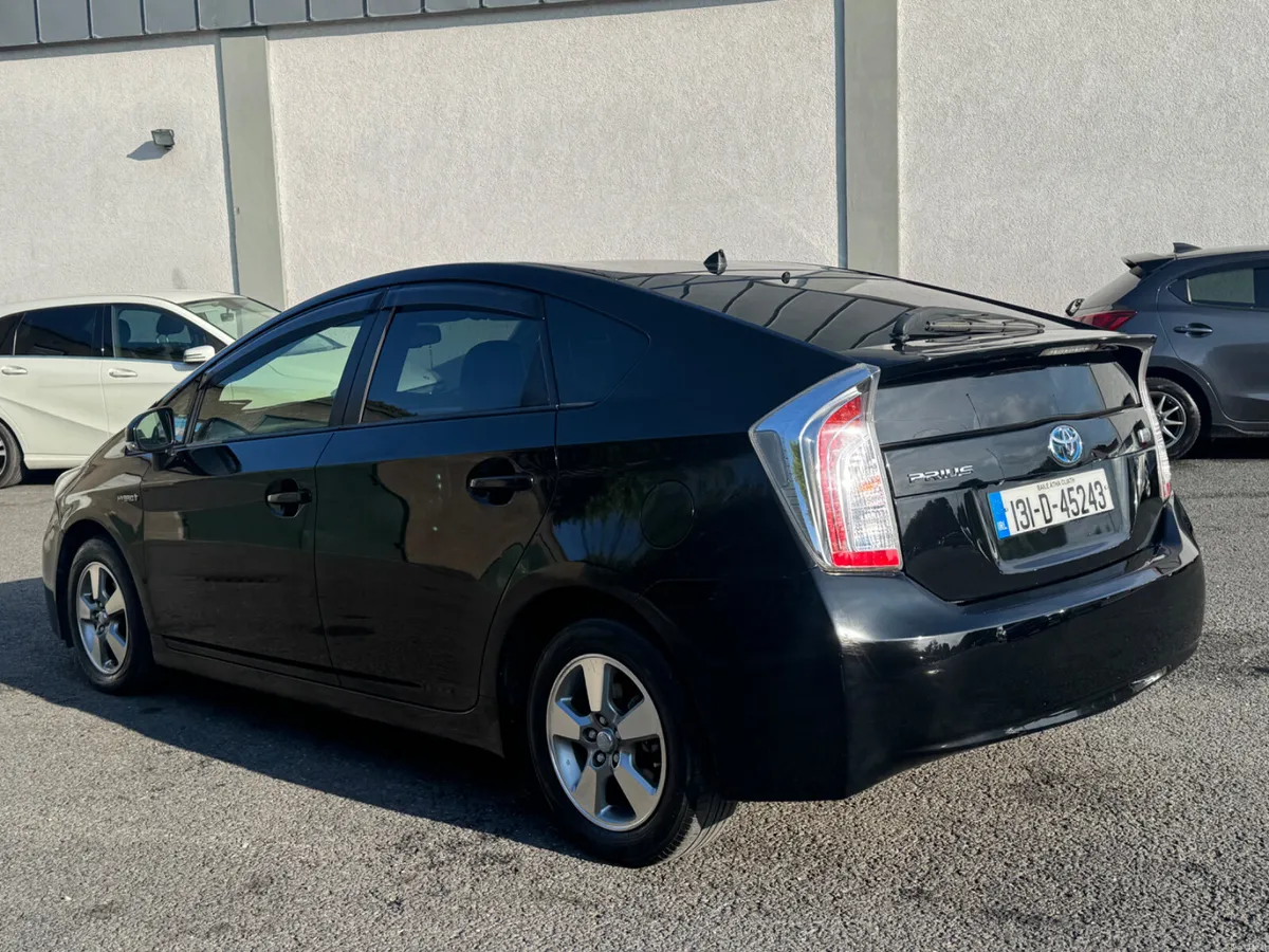 Toyota Prius 2013 Full option - Image 5