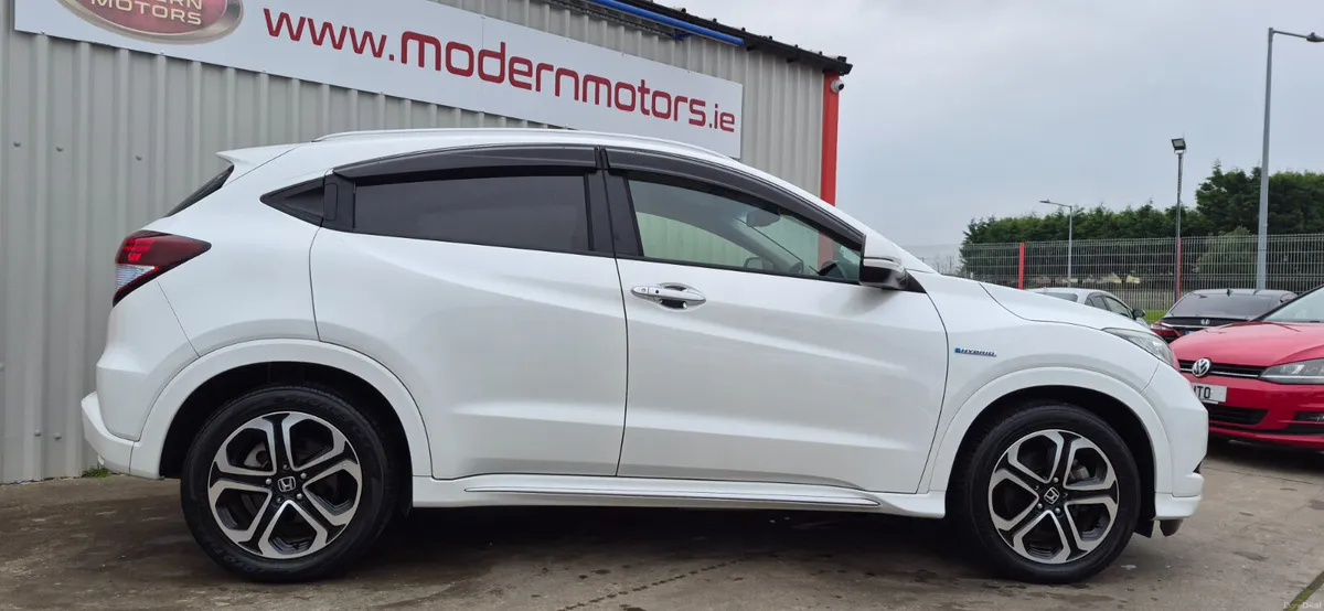Honda Vezel auto hybrid/petrol 1.5 fully loaded - Image 6
