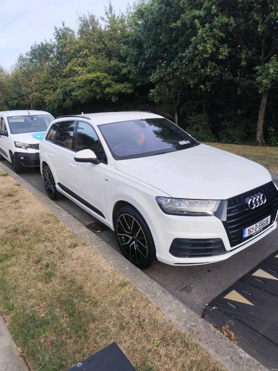 AUDI Q7 7SEATER MINT - Image 2