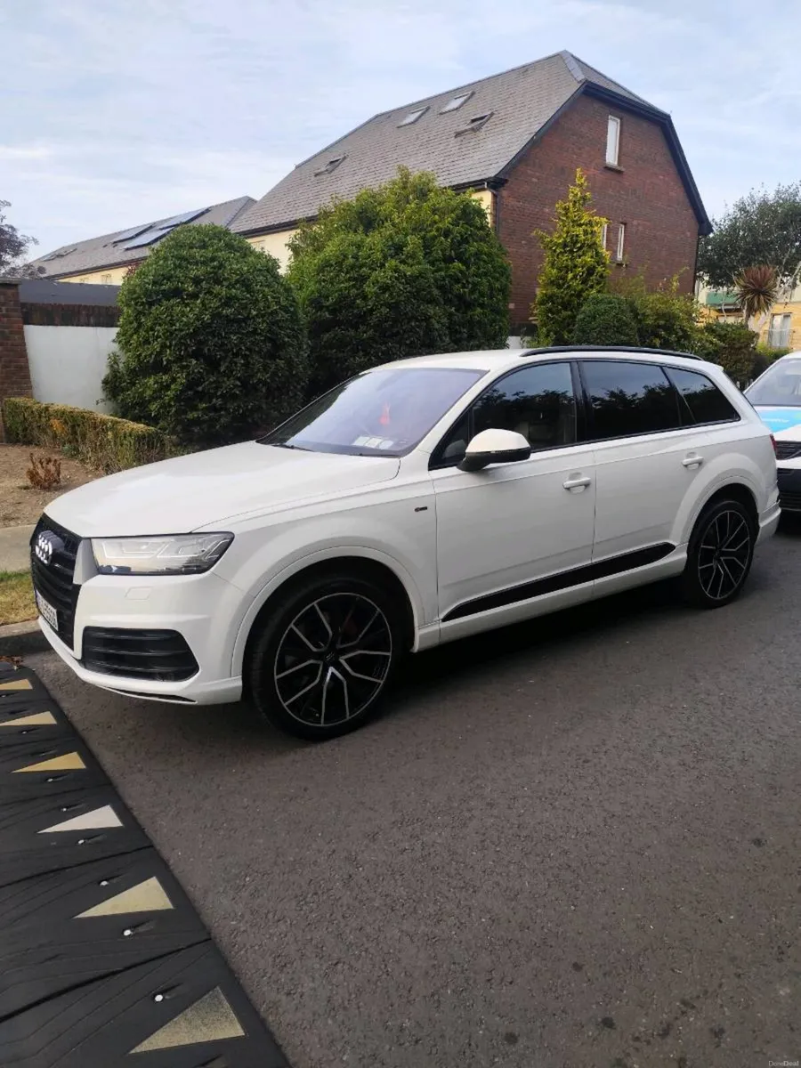AUDI Q7 7SEATER MINT - Image 4