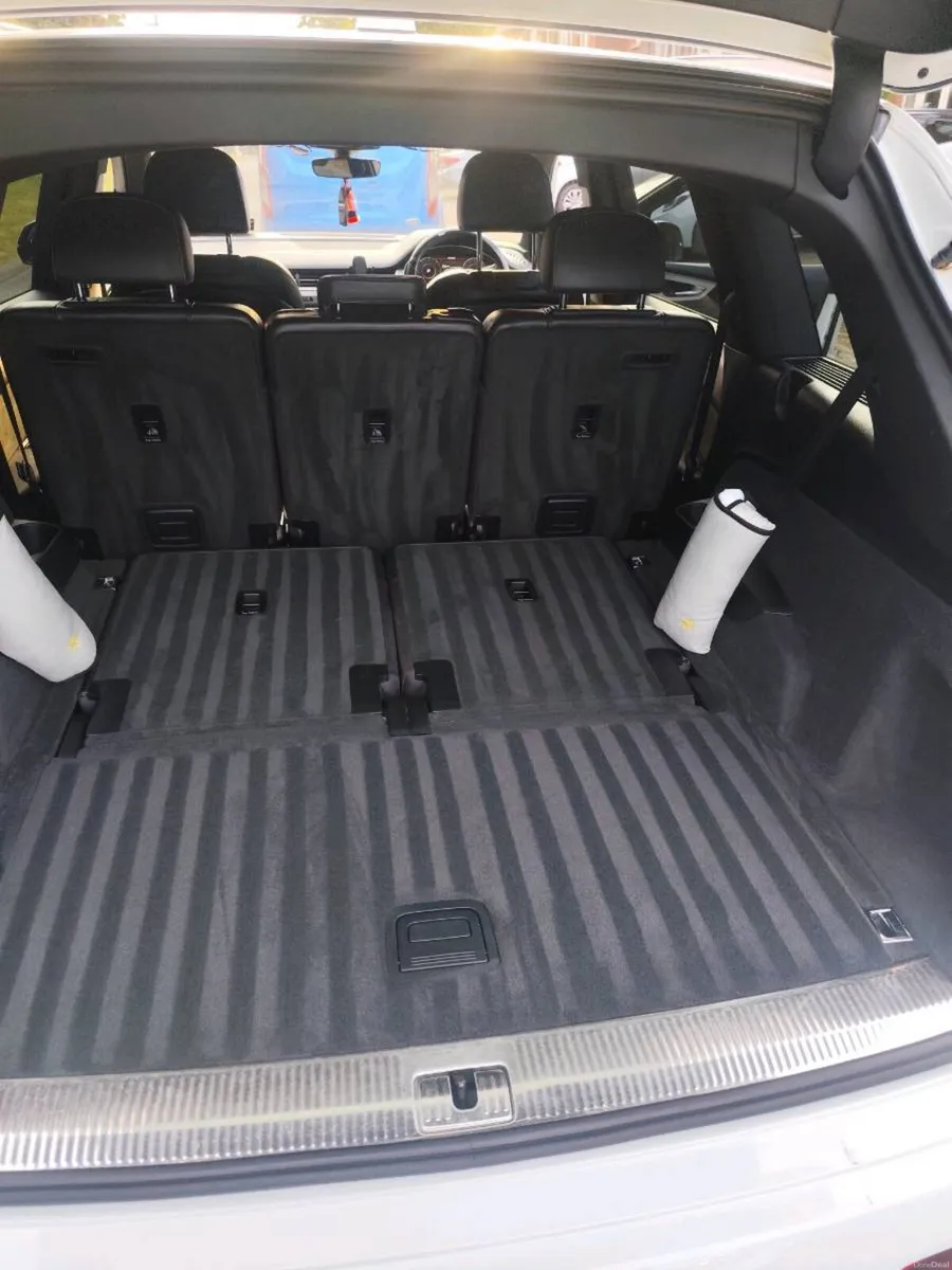 AUDI Q7 7SEATER MINT - Image 6