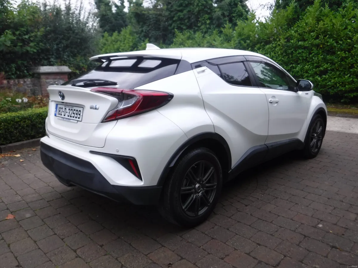 TOYOTA C-HR 1.8 AUTO HYBRID MINT CONDITION - Image 3