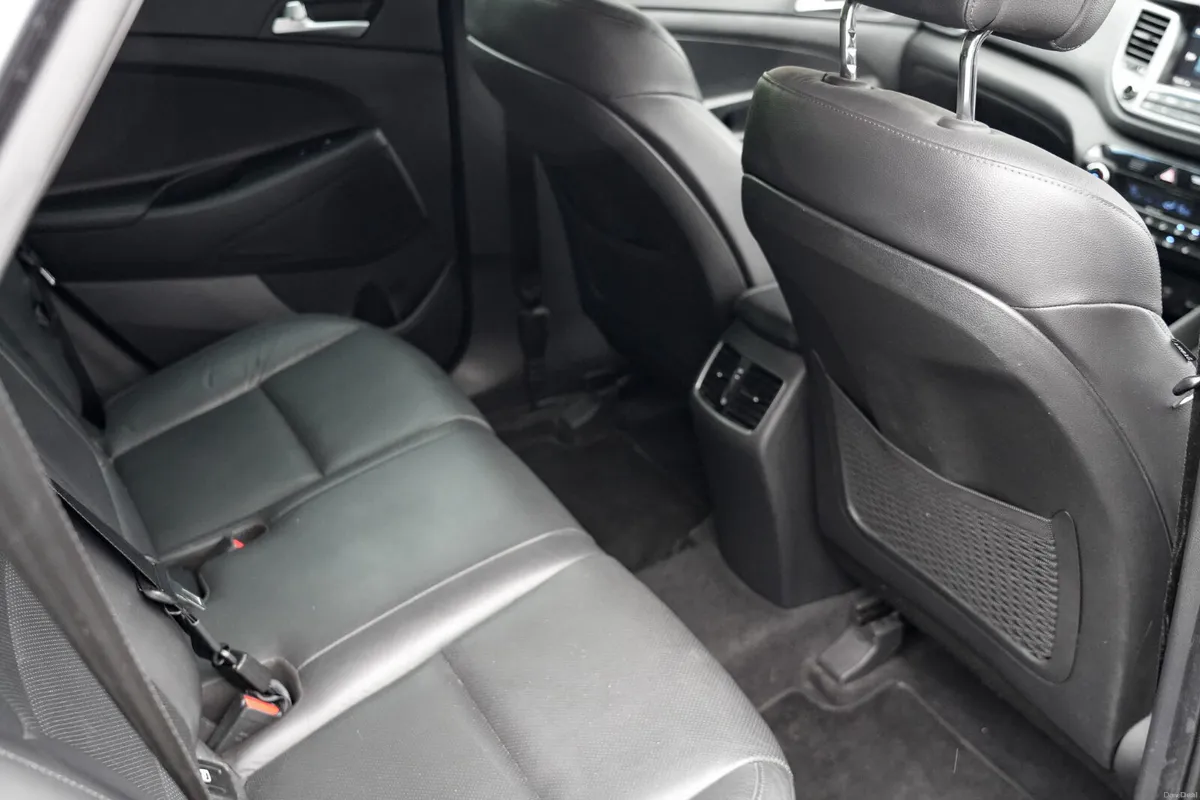 2017 Hyundai Tucson PREMIUM 1.7 Diesel Manual - Image 4